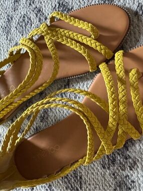 me too Yellow Braided Strappy Sandals women’s size 9